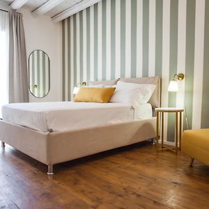Camera con letto king size